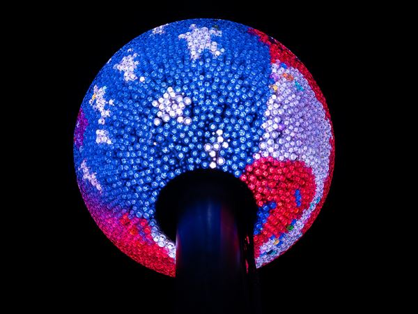 New York bo s patriotsko obarvanim spustom krogle na Times Square napovedal 250. obletnico ZDA