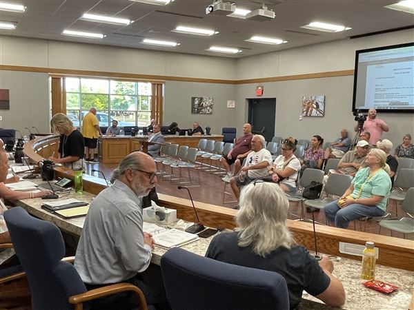 Oregon law director submits resignation