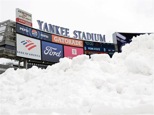 Winter storm snarls holiday travel across U.S. Northeast, Great Lakes