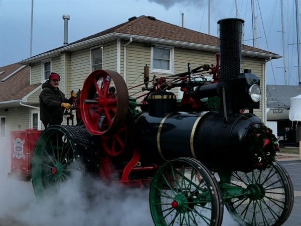 Classic steam engine hauls Santa's sleigh in Monroe Township