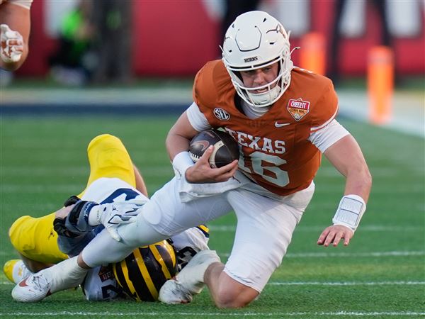 Moštvo Texas Longhorns z Archom Manningom na čelu premagalo Michigan na Citrus Bowlu