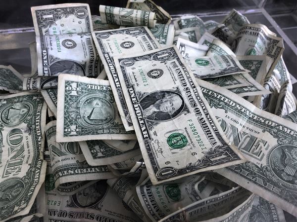 With minimum wage rising to $11 an hour, groups ask if Ohio can do better