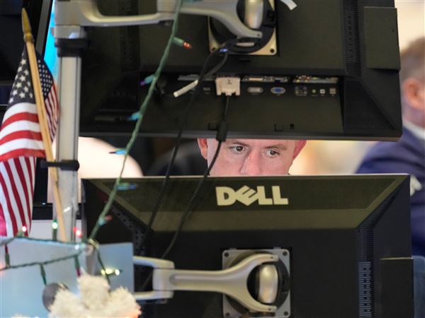 Ameriške borze leto 2025 sklenile z rekordnimi donosi kljub padcu ob koncu trgovanja