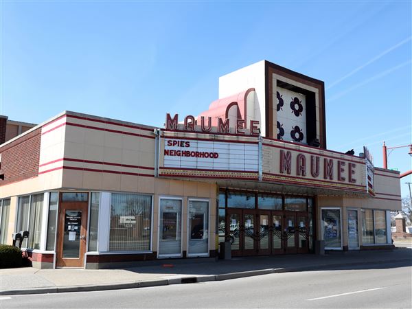 Local pop culture author hosts reading at Maumee Indoor Theater