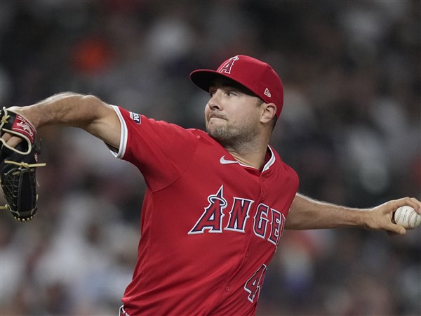 3-team trade has Reds acquiring Brock Burke and giving up Gavin Lux