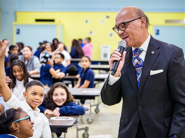 Toledo pastor connects MLK and Jesus for young learners