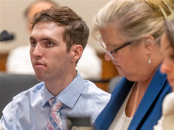 Defendant in Charlie Kirk&amp;#39;s killing asks judge to disqualify prosecutors