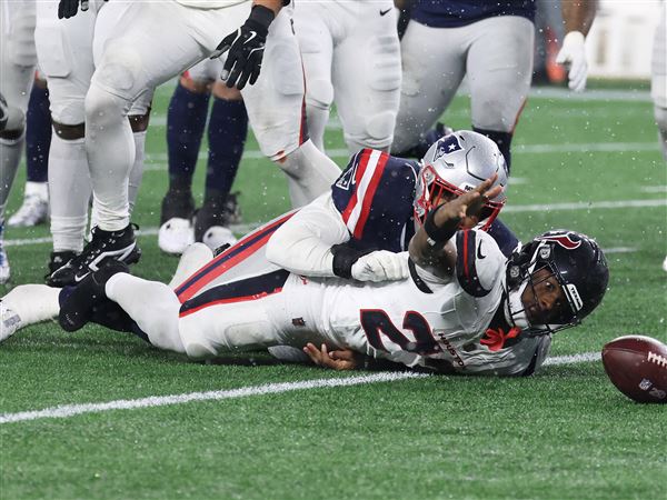 NFL Playoffs: Patriots emerge from turnover battle to beat Texans; Rams win OT thriller over Bears