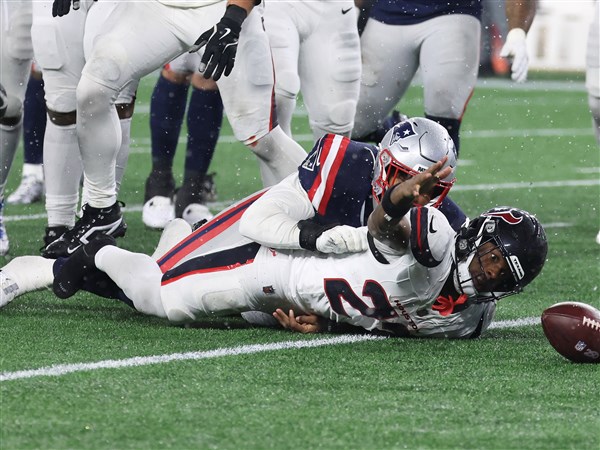 NFL Playoffs: Patriots emerge from turnover battle to beat Texans; Rams win OT thriller over Bears