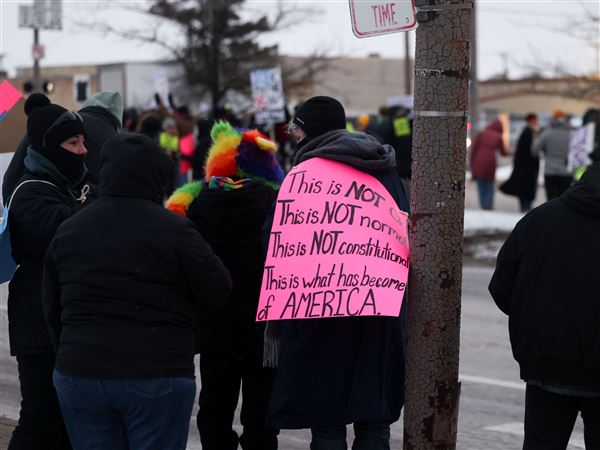 Hundreds rally in Toledo against Trump immigration crackdown