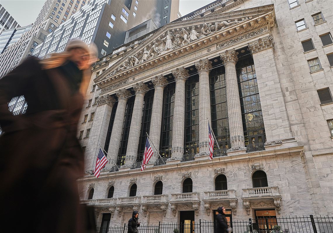 Wall Street sinks as Trump threatens 8 European countries with tariffs over  Greenland | The Blade