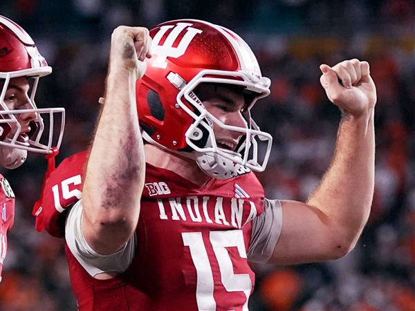 Indiana completes undefeated season and wins first national title, beating Miami 27-21 in CFP final