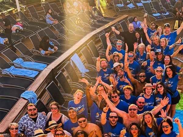 No lost wages, big bonus: Restaurant sends entire team on Bahamas cruise