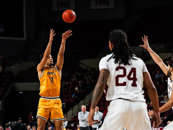Toledo men’s basketball comes up short against UMass