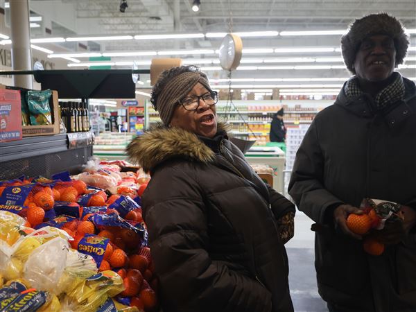 Residents stock up on essentials ahead of weekend cold, snowstorm
