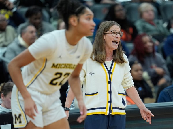 Swords and Olson help No. 7 Michigan rout Rutgers 94-60 to cap off trip to New Jersey