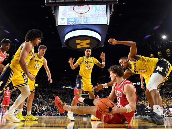 Yaxel Lendeborg scores 18 points, grabs 9 rebounds and No. 3 Michigan beats Ohio State 74-62