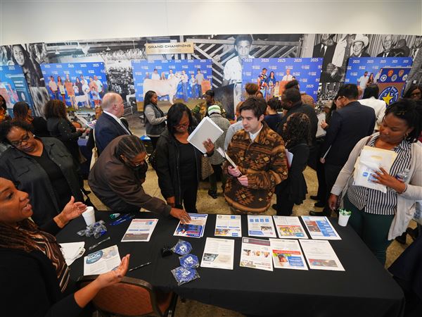 U.S. job growth stagnant, consumer sentiment low, Toledo-based expert says