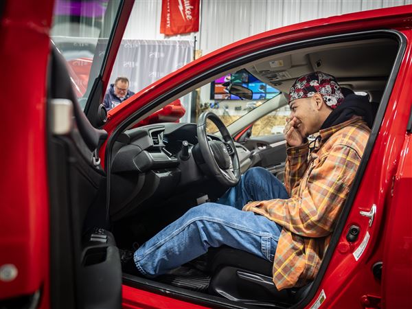 Community steps up with car for formerly homeless teen pursuing his dreams