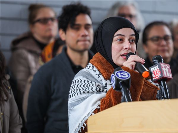 Gathering calls for more robust action by city council against ICE