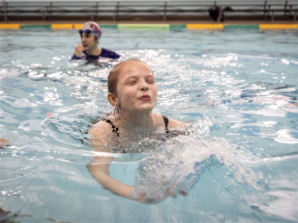 Garfield Elementary second graders learn to swim for safety