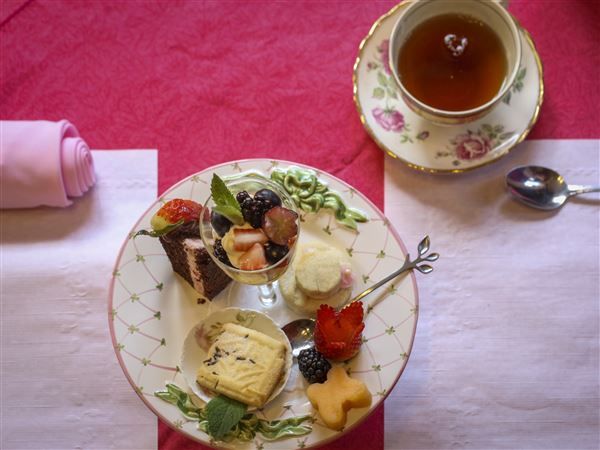 American Girl-themed tea party to teach children etiquette