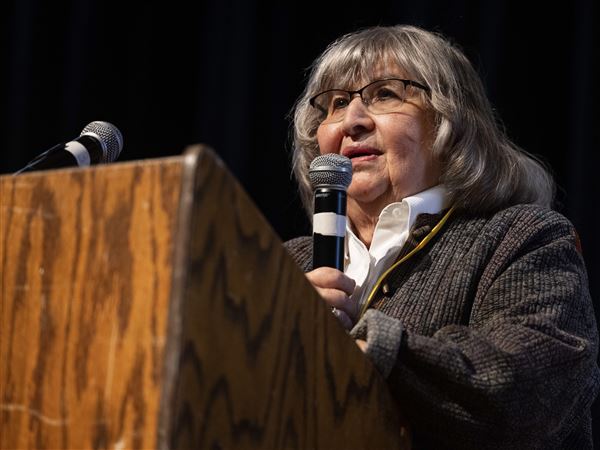 Holocaust survivor shares her story with Perrysburg students