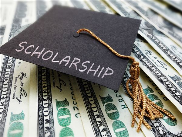 Organization offering $5,000 scholarships for high school seniors