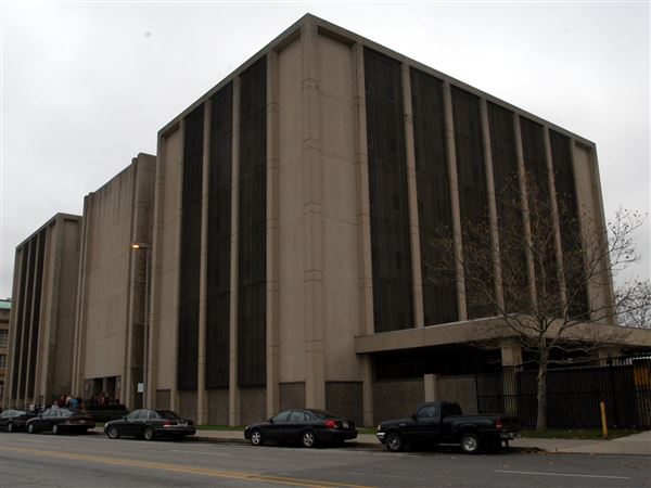 County to demolish downtown building, replace leaking jail roof