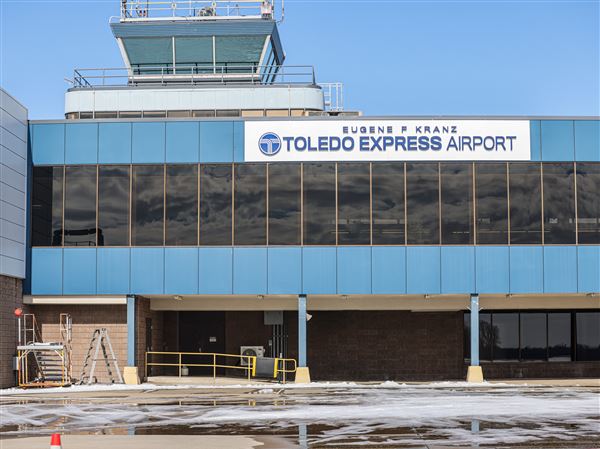 Toledo air service to Arizona on indefinite hiatus