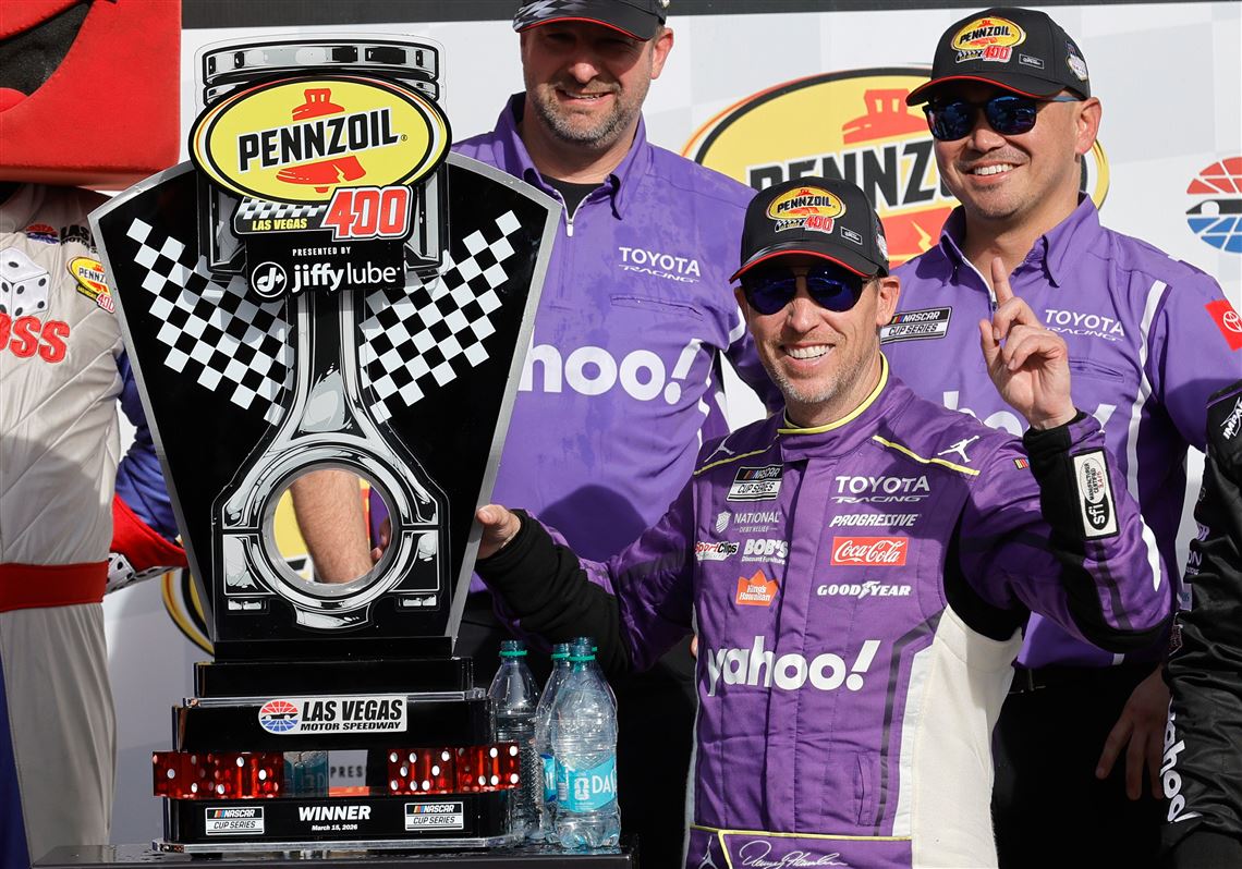 (追跡付き発送)デルタバリアlt サジッタフレイムlt winner 未開封 Denny Hamlin storms back to win at Las Vegas after early penalty