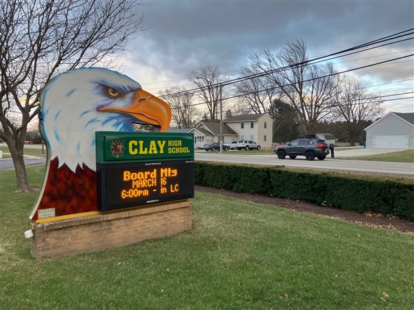 Oregon schools weighs cuts, levy as cash outlook tightens