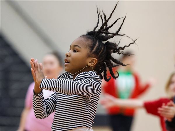 Gallery: Youth learn dance moves