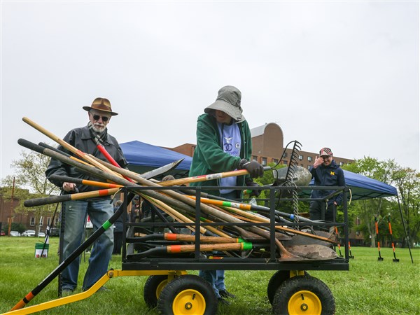 Multi Faith Tree Photo Gallery: Multifaith Tree Planting event at the Craig Bridge Trail ...