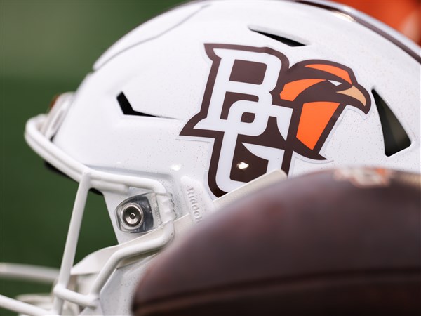 bowling green state university football helmet Falcons Riddell Speed Mini Green Gridiron, Inc At approx Bowling Green Falcons - Helmet