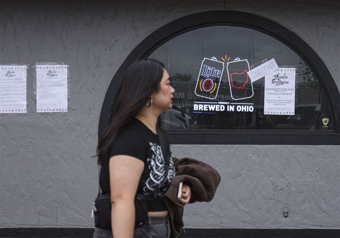 Photo gallery: Waiting in line for Phoebe Bridgers pop-up concert