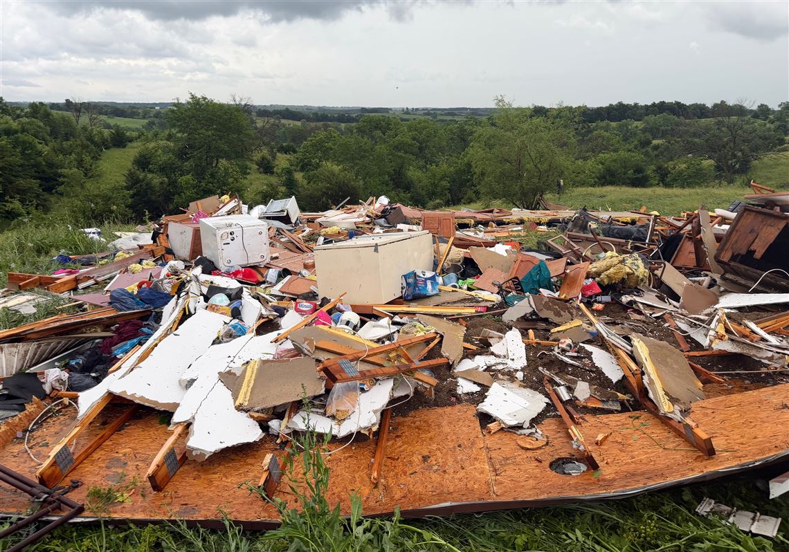 Midwest storms blamed for Iowa death, tornadoes, and power outages