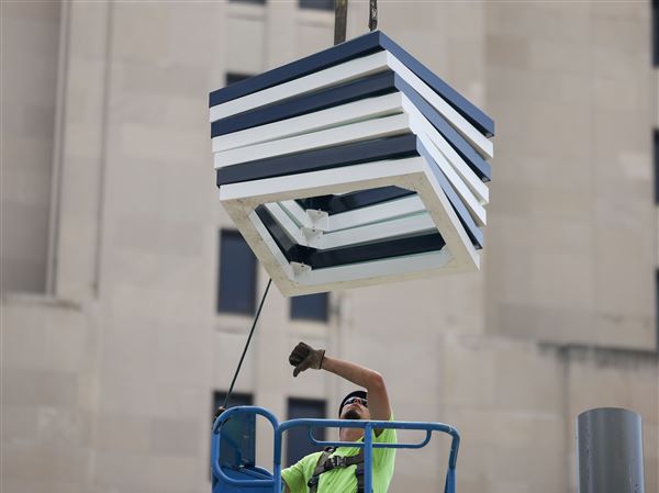 Flaunting new finish, sculpture honoring Art Tatum returns downtown