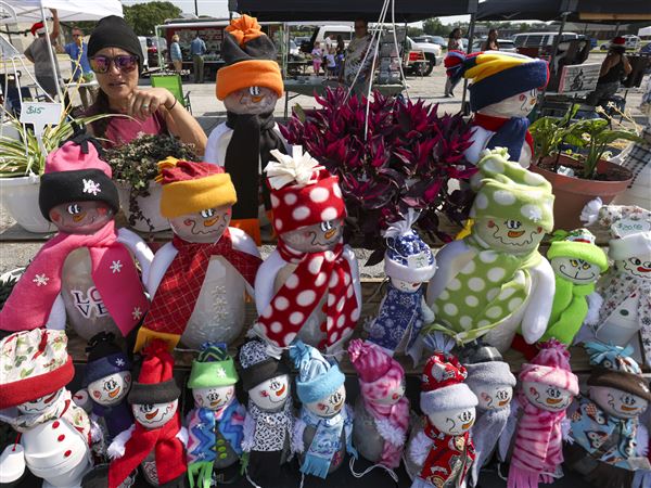 Christmas in July: Community market brings together vendors, shoppers to Bowling Green
