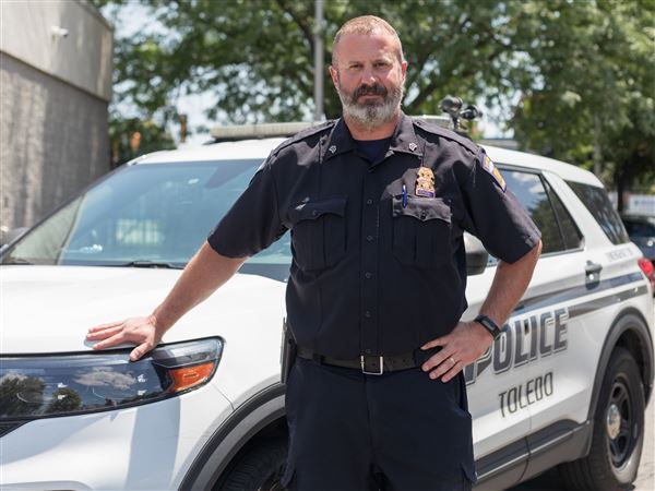 Shared military service helps officers defuse crises