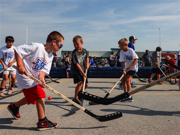 Street hockey clinic allows youths to discover love for the sport
