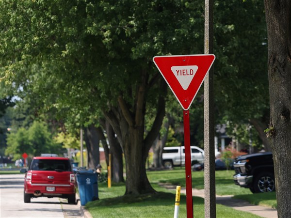 Oregon council to consider stop signs along Easthampton to improve safety