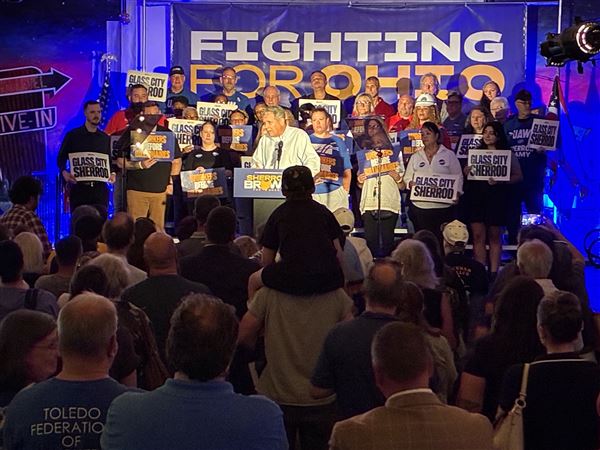 Sherrod Brown rallies Democratic voters ahead of competitive election