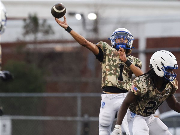 Late touchdown drive gives Springfield comeback home win over Maumee