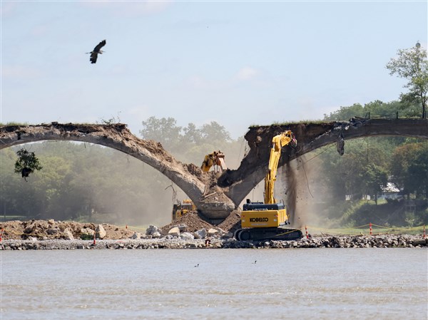 Photo Gallery: Partial demolition of the Roche de Boeuf Bridge