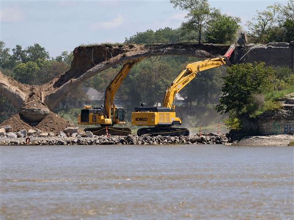 Partial demolition of Roche de Boeuf Bridge moves ahead