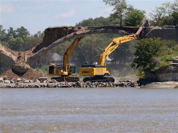 Partial demolition of Roche de Boeuf Bridge moves ahead