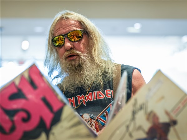 Vintage and newer vinyl still draw crowds to record shows
