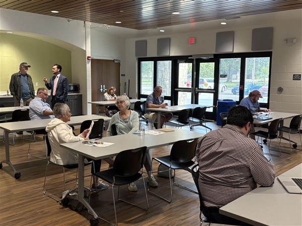 Community asked to avoid politics when offering input on redistricting maps